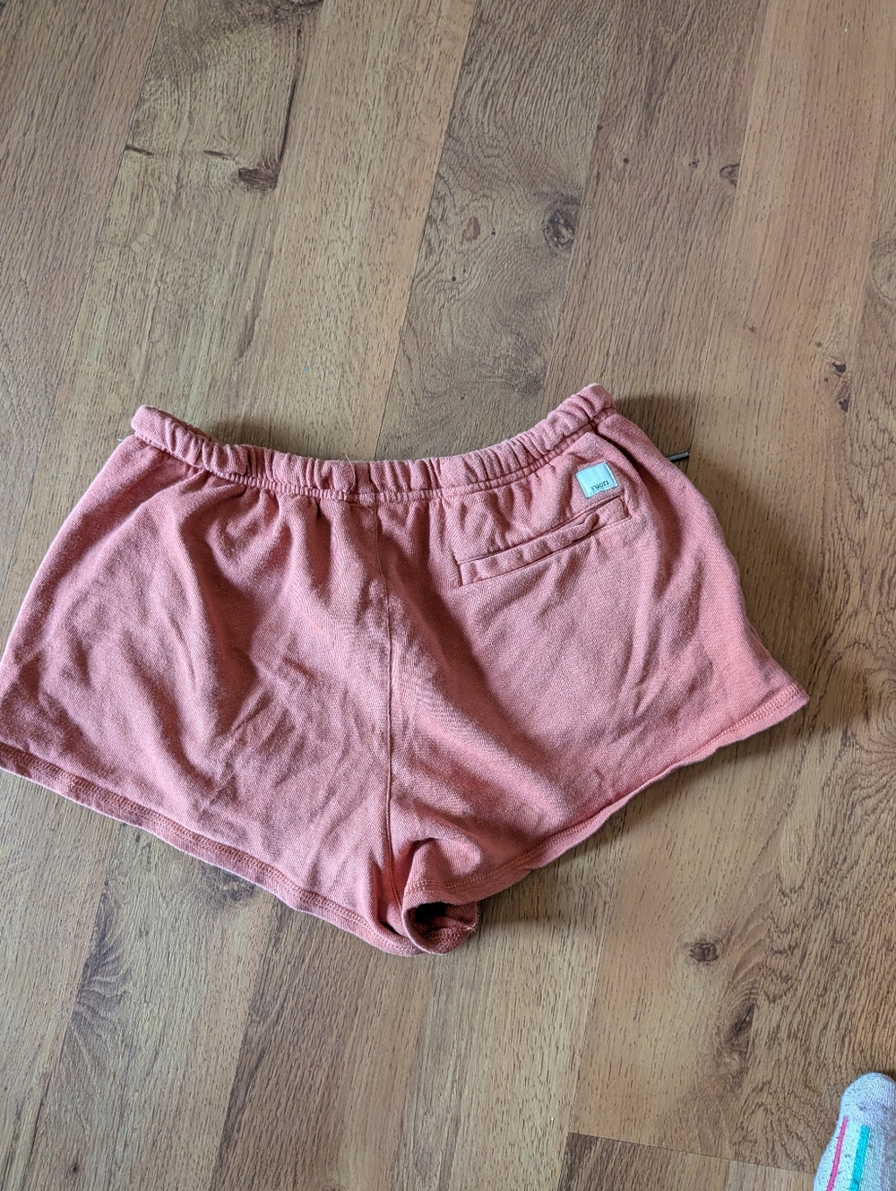 Vuori Women’s Pink Terry Cloth Shorts - Picture 2 of 3